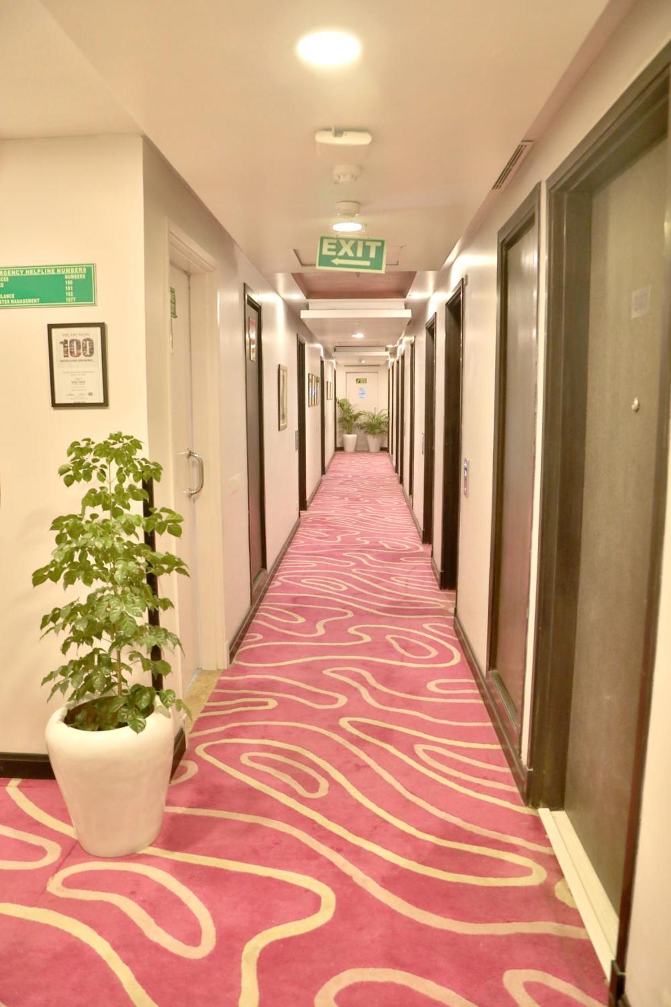 Sarovar Portico Naraina, Hotel Nueva Delhi Exterior foto